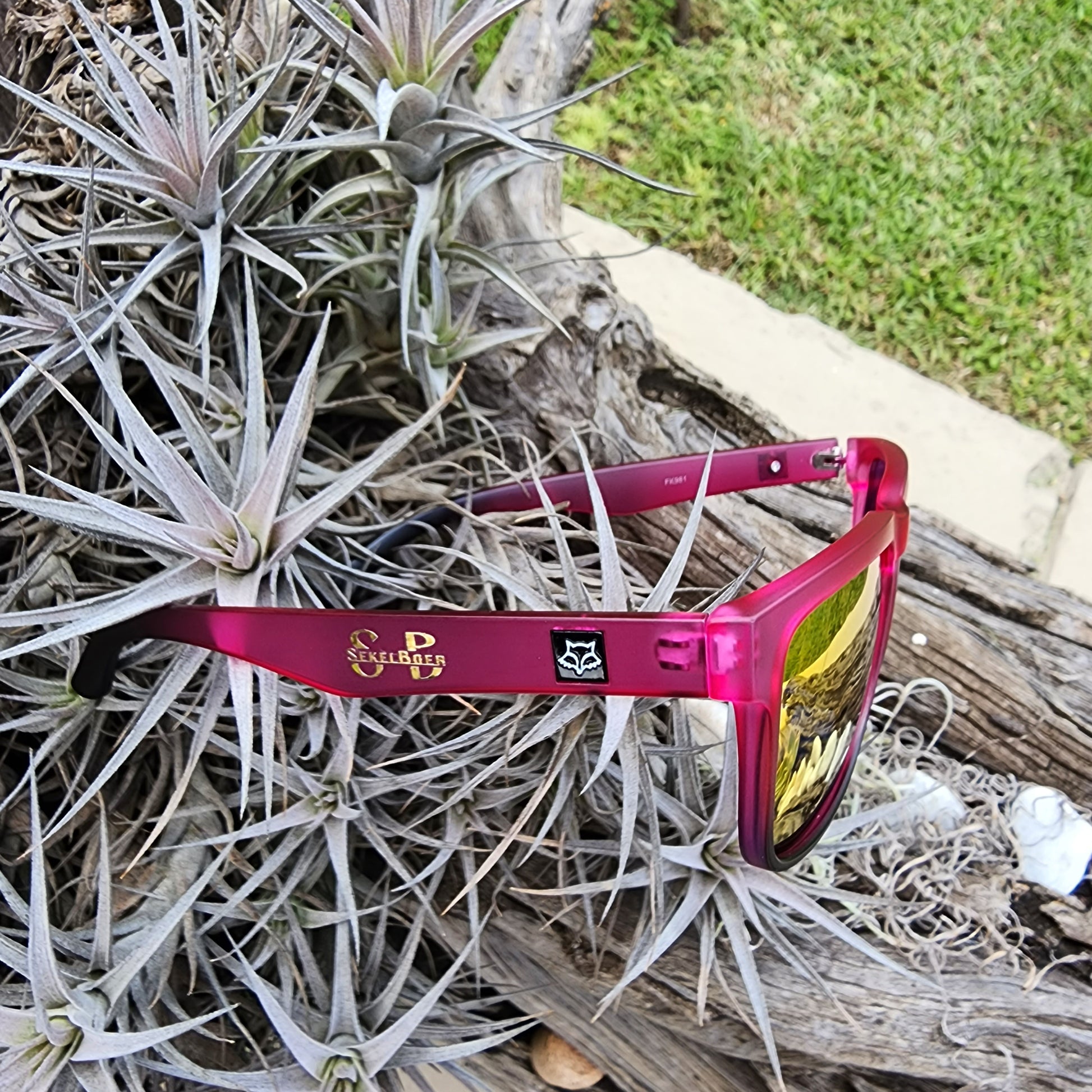 Fox Knight Gallo Manor Glow - SekelBoer